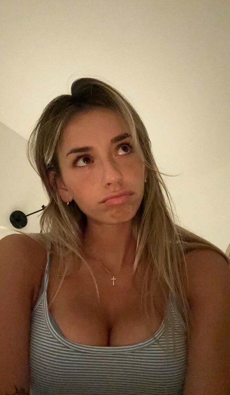 自然な赤毛のオンリーファンズ セクシーヌード 写真