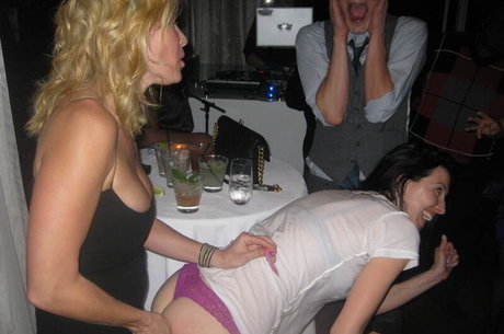 巨乳ティーンオンリーファンズ ポルノ 画像