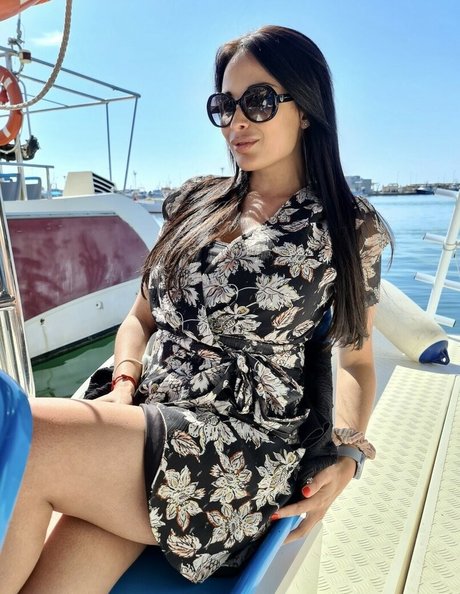 巨乳の赤毛オンリーファンズ 裸 写真