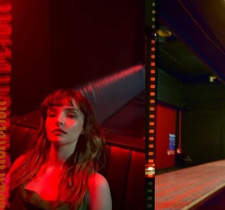 Lauren Mayberry ポルノモデル アーカイブ