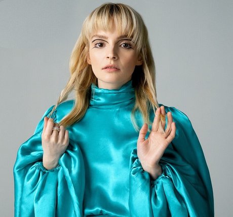 Lauren Mayberry 完璧な女優 画像