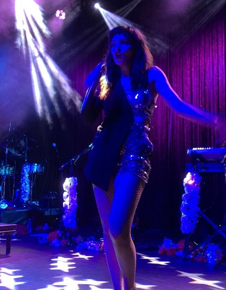 Lauren Mayberry セックスポルノスター アーカイブ