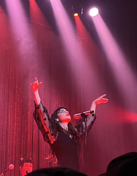 Lauren Mayberry 無料スター 画像