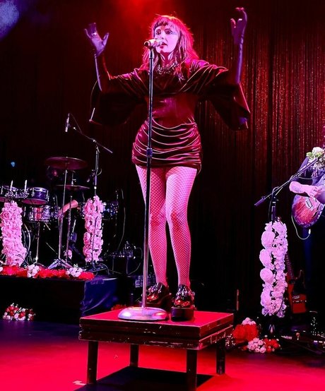 Lauren Mayberry 最高のモデル 写真