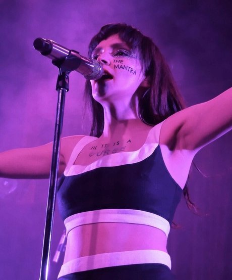 Lauren Mayberry XXXモデル 写真