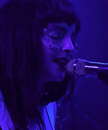 年配の熟女オンリーファンズ アートヌード 写真