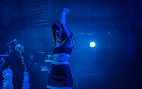 巨乳ブルネットオンリーファンズ エロ 画像