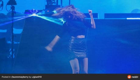 Lauren Mayberry XXXモデル 画像