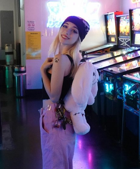 BBW パウグ オンリーファンズ 美しい裸 画像