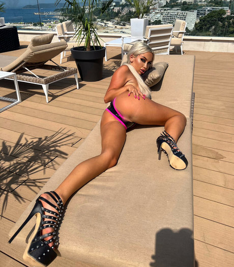 フィットネスインフルエンサーオンリーファンズ ホットセクシー 写真