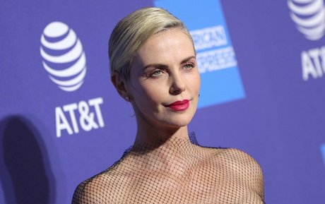 セクシーなドレスOnlyFans 無料 画像