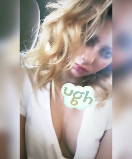 かわいいシーメールオンリーファンズ 美しいヌード 写真