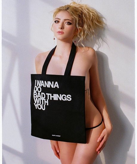 Willow Shields ポルノスター 無料 画像