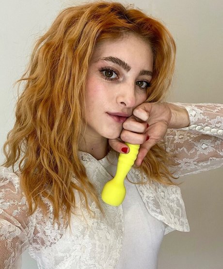 Willow Shields ポルノスター 素敵 ギャラリー