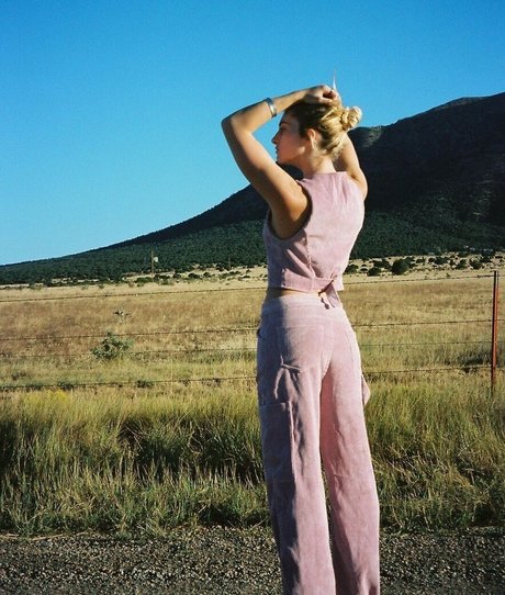 Willow Shields 素敵なモデル 写真