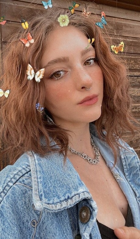 Willow Shields アート女優 写真