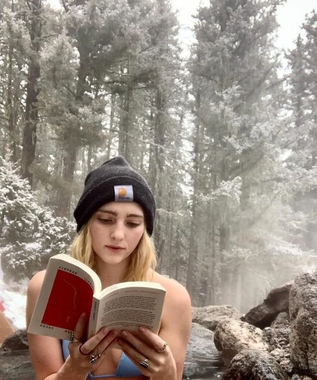 Willow Shields 無料モデル アーカイブ