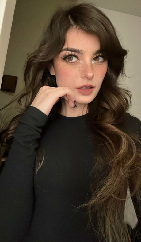 Aruuu ポルノモデル 画像