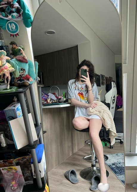 Aruuu セクシーモデル 写真