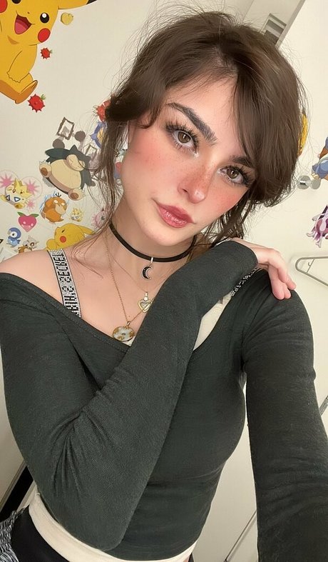 自然な赤毛のオンリーファンズ ポルノ 画像