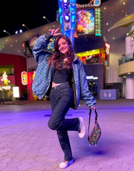 アラブのティーンズオンリーファンズ 裸 写真