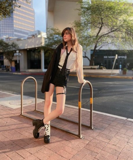 Aruuu ポルノスター 写真