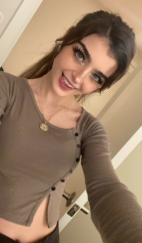 Aruuu ポルノスター 独占 写真