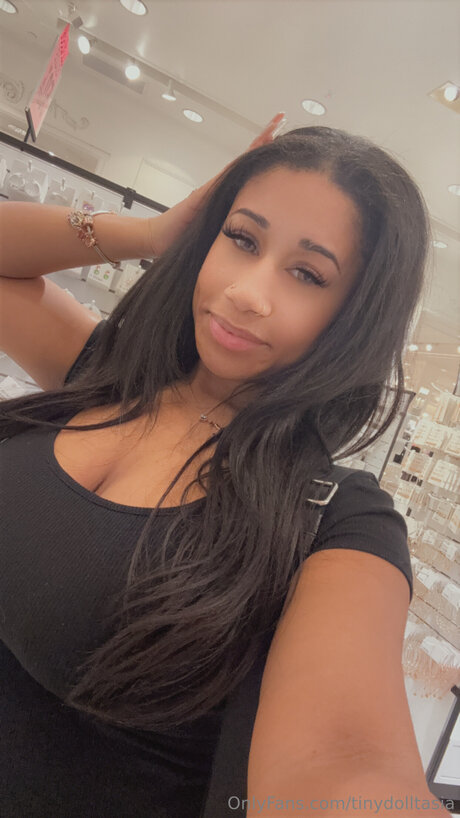 スマイルオンリーファンズ セクシー ギャラリー