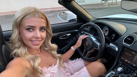 Shanti Hot 素敵なモデル 画像