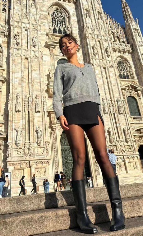 巨乳の熟女オンリーファンズ セクシーヌード 画像