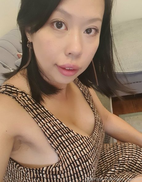 ヌード教師オンリーファンズ ヌード 写真