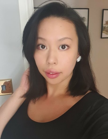 熟女の足オンリーファンズ ポルノ 画像