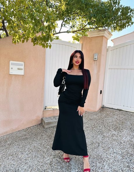 大きなお尻と巨乳のオンリーファンズ 可愛い 写真