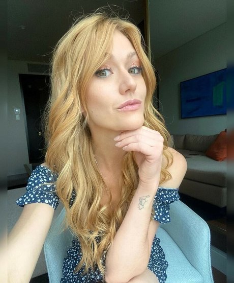 Katherine McNamara アート女優 画像