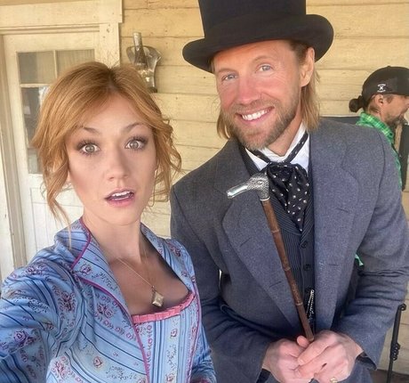 Katherine McNamara ホットなスター 画像