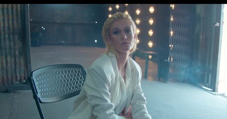 Katherine McNamara ポルノスター トップ 画像