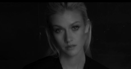 Katherine McNamara 裸のモデル 写真