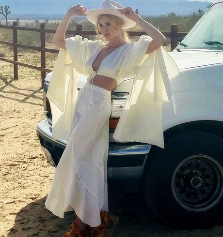 Katherine McNamara アートモデル 画像