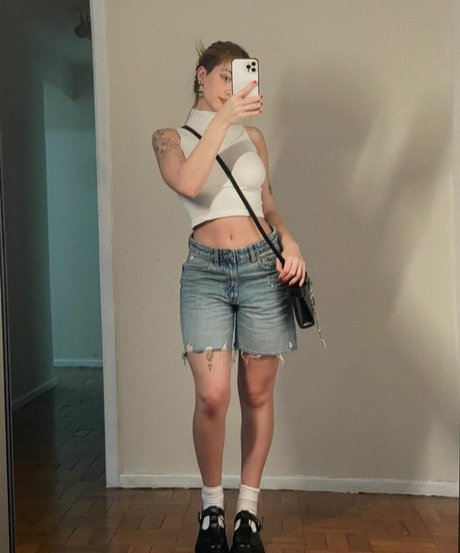 痩せたティーンのオンリーファンズ 無料 写真