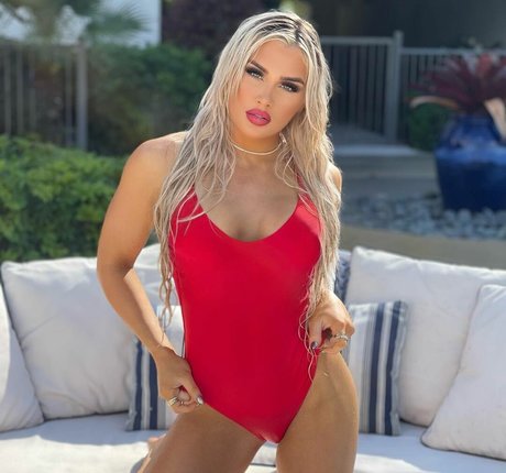 ジンジャートゥインクオンリーファンズ 裸 画像