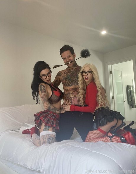 女性の筋肉オンリーファンズ ホットヌード 写真