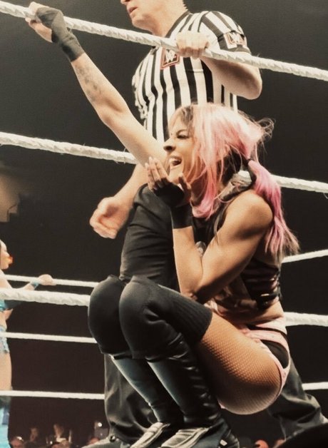 垂れ下がった熟女OnlyFans セクシーヌード 画像