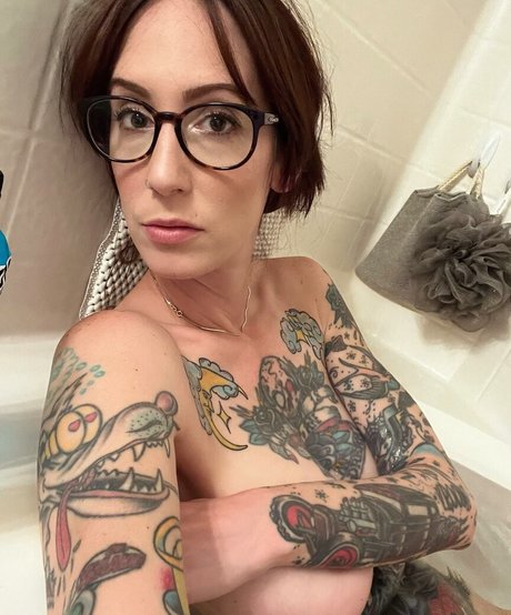 Gojiragoesrawr セクシーなポルノスター 画像