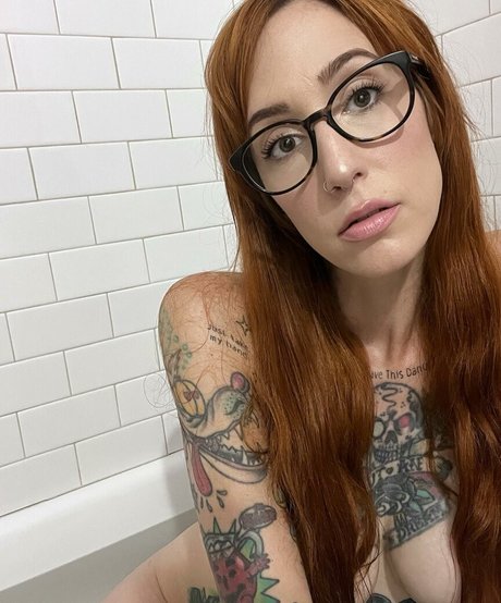 Gojiragoesrawr 裸モデル 写真