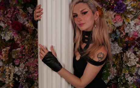 Busy B ASMR エロティック女優 写真