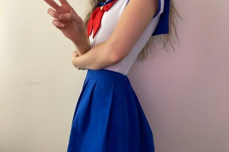 巨大なチンポを持つシーメールオンリーファンズ アート裸 ギャラリー