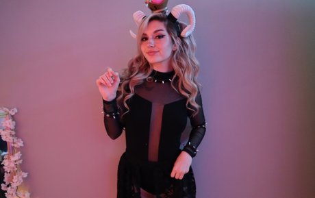 Busy B ASMR 裸のモデル 写真