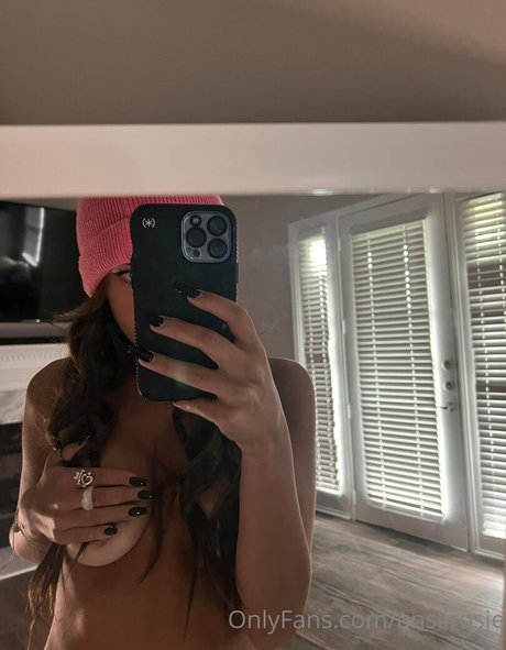 若い黒人女性オンリーファンズ 無料ヌード 画像