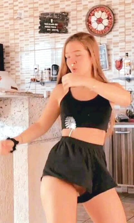 Melissa Mel Maia 独占スター アーカイブ