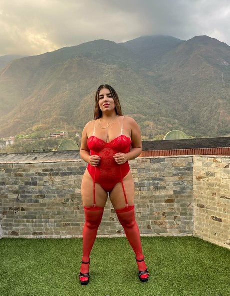 iamalondrita ポルノスター 画像